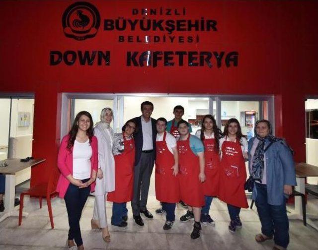 Bakan Zeybekci, Down Kafe'yi Ziyaret Etti