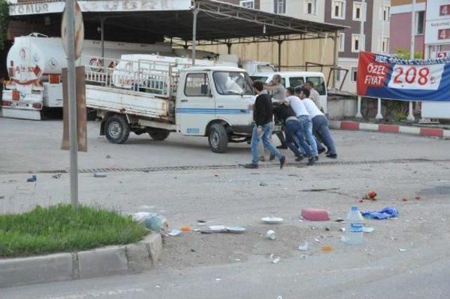 Halk Otobüsünün Çarptığı Kamyonetteki 4 Kişi Yaralandı