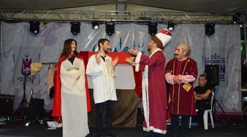 Seksenler Dizisi Oyuncuları Şehzadeler&rsquo;de Sahne Aldı