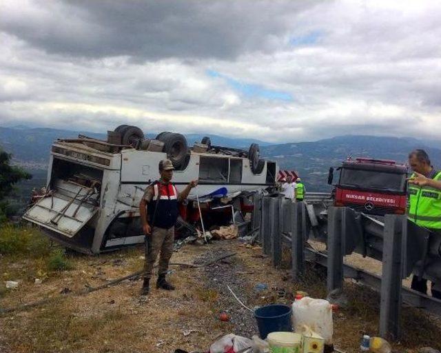 Tokat’Ta Tarım Işçilerini Taşıyan Minibüs Devrildi: 1 Ölü, 20 Yaralı