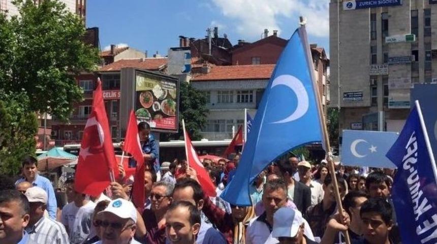 Doğu T&uuml;rkistan İ&ccedil;in Y&uuml;r&uuml;d&uuml;ler