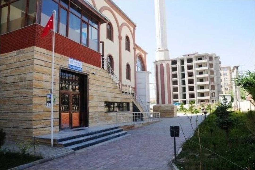 Van&rsquo;da Camiye Engelli Asans&ouml;r&uuml;