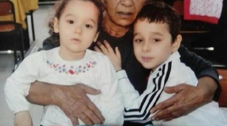 Kaldırımda Y&uuml;r&uuml;rken &Uuml;zerine Demir Kapı D&uuml;şen Kadın &Ouml;ld&uuml;