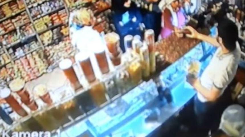 3 Kadın, Kuruyemişciyi B&ouml;yle &Ccedil;arptı