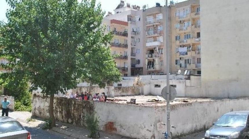 Cumhuriyet Mahallesi Muhtarı Ve Mahalle Sakinleri Boş Vakıf Arazisine Otopark İstemiyor