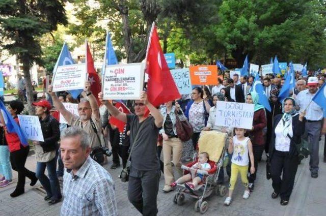 Eskişehir'de Ülkücüler Doğu Türkistan Için Yürüdü