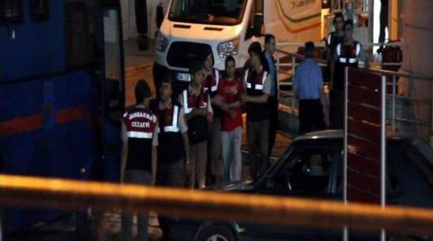 Tedavi İ&ccedil;in Hastaneye Kaldırılan Mahkum Firar Etmeye Kalkıştı