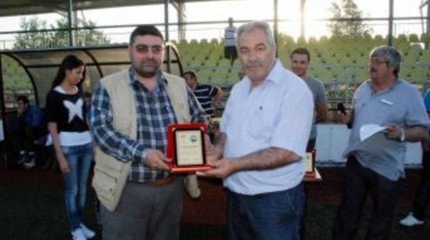 Kkdgc 2. Başkanı Daşdelen&rsquo;e Turnuvaya Katkılarından Dolayı Plaket