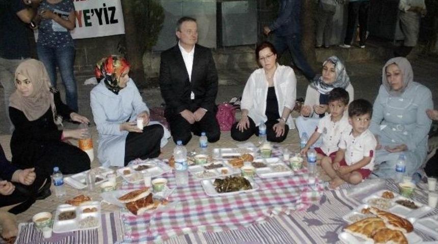 Şehit Ve Gazi Aileleri İle &Ccedil;ocukları Dağda Olan Anneler İftarda Buluştu