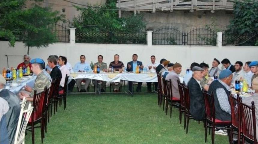 Gazi Ve Şehit Yakınlarına İftar