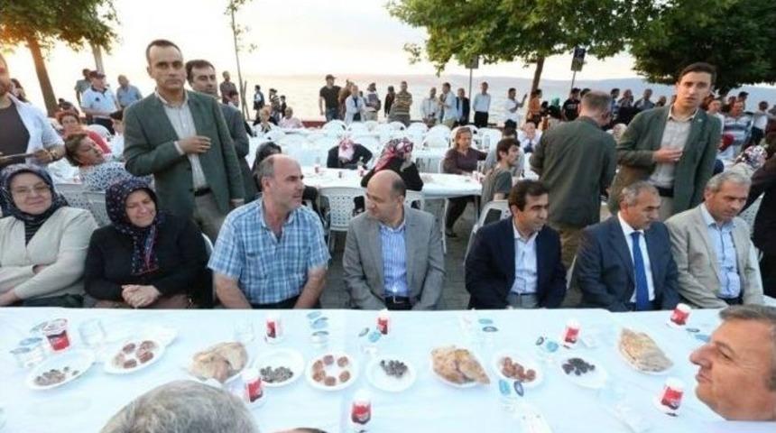 Bakan Işık 5 Bin Kişi İle İftar A&ccedil;tı