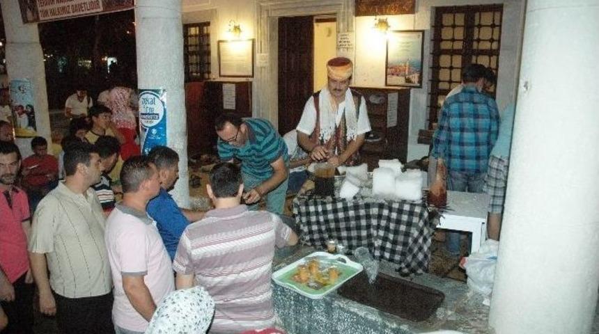 Kar Şerbetini G&ouml;ren Camiye Koştu