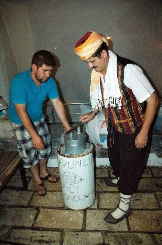 Kar Şerbetini G&ouml;ren Camiye Koştu 1