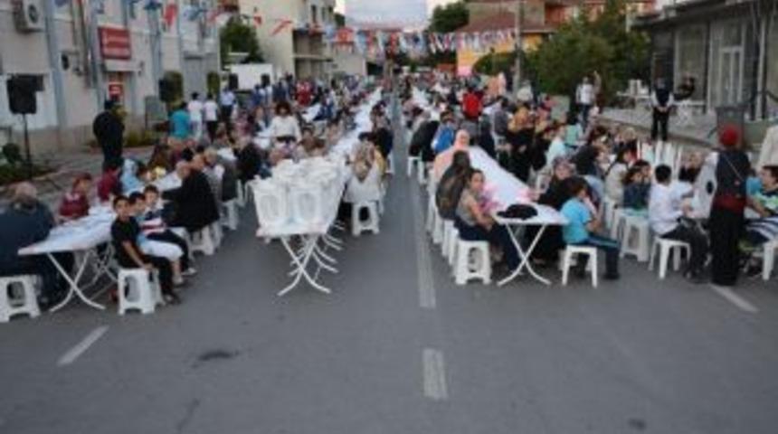 Körfez Belediyesi’nden Atalar Mahallesine İftar