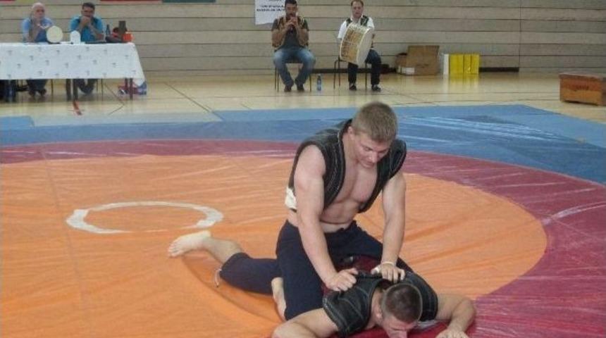 Avrupa’nın Merkezinde Aba Güreşi Ve Davul Zurna