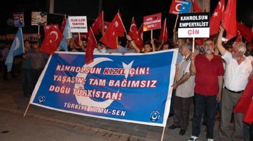 Bing&ouml;l'de Doğu T&uuml;rkistan'da &Ouml;lenler I&ccedil;in Gıyabi Cenaze Namazı Kılındı