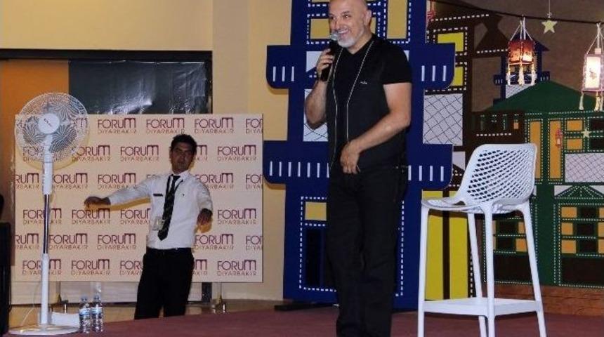 &Uuml;nl&uuml; Komedyen Yavuz Se&ccedil;kin Forum Diyarbakır&rsquo;da Sevenleriyle Buluştu