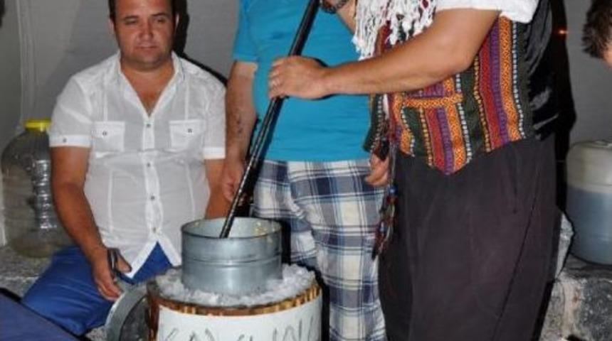 Teravih Sonrası Kar Şerbeti Ikramı