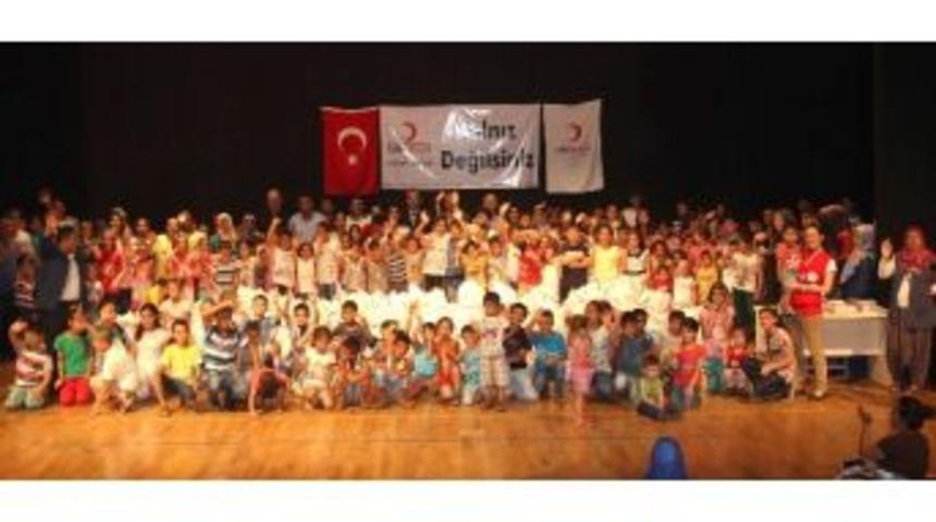 Kızılay Yetimlerin Y&uuml;z&uuml;n&uuml; G&uuml;ld&uuml;r&uuml;yor