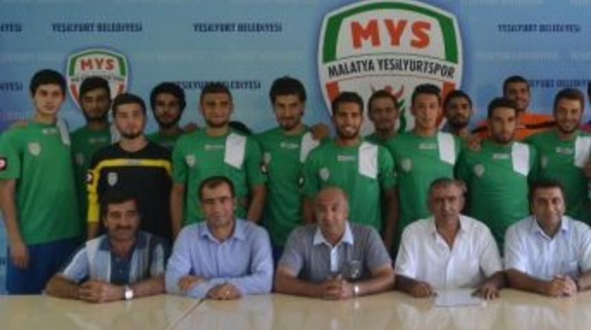Yeşilyurtspor Dış Transferde 7 Oyuncuyla Anlaştı