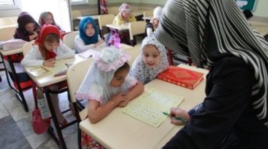 Yaz Bilgievlerinde Kur&rsquo;anı Kerim Dersi