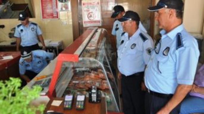 Ayvalık Belediye Zabıtası Kasaplarda Sucuk, K&ouml;fte Denetimi Yaptı