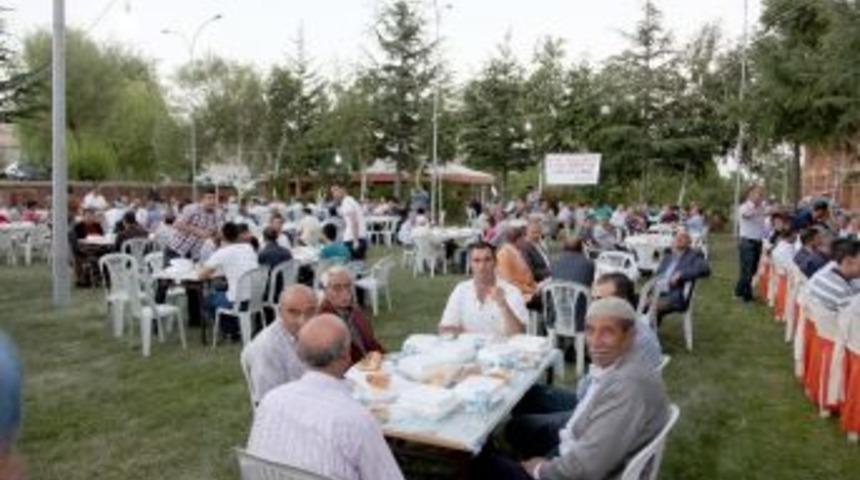 Ahlat Belediyesi&rsquo;nden İftar Yemeği