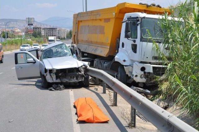 Akaryakıt Istasyonu Sahibi Kazada Öldü, Avukat Eşi Yaralandı