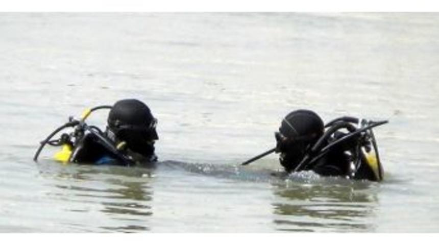 Otomobille Suya D&uuml;şen Gencin Cesedi 3 G&uuml;n Sonra Bulundu