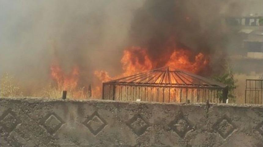 Batman&rsquo;da Mezarlıkta Yangın