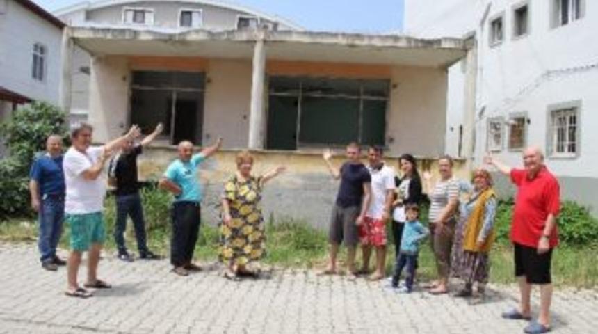 Mahalle Sakinleri Metruk Binanın Yıkılmasını İstedi