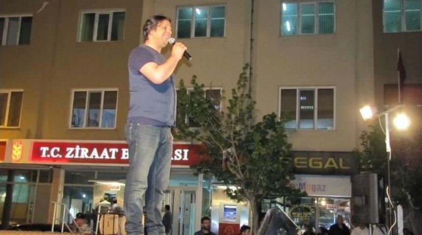 Stand-up&rsquo;&ccedil;ı Recep Demirkaynak Hisarcık&rsquo;lıları Kahkahaya Boğdu