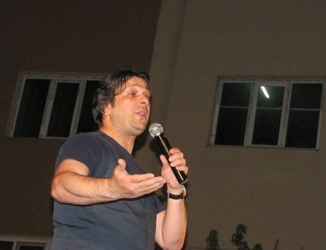 Stand-up’çı Recep Demirkaynak Hisarcık’lıları Kahkahaya Boğdu