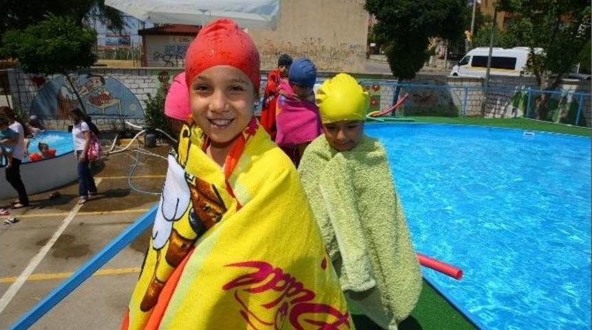 Bucalı &Ccedil;ocukların Havuz Keyfi