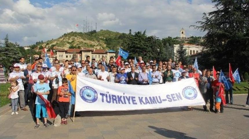 Kamu-sen &Uuml;yeleri, Doğu T&uuml;rkistan&rsquo;daki &Ccedil;in Zulm&uuml;n&uuml; Protesto Etti