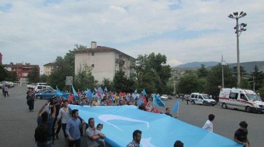 Doğu T&uuml;rkistan İ&ccedil;in Y&uuml;r&uuml;d&uuml;ler