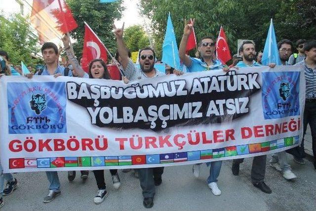 Başkent’te 2 Bin Kişi Çin Büyükelçiliği’ne Yürüdü