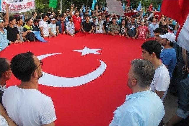 Başkent’te 2 Bin Kişi Çin Büyükelçiliği’ne Yürüdü