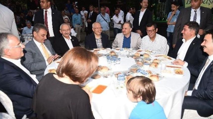 Yenimahalle Belediyesi Vatandaşlara İftar Verdi