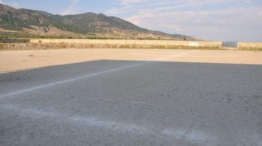 Başkan Erol&rsquo;dan Buharkent&rsquo;e Sentetik &Ccedil;im Saha M&uuml;jdesi