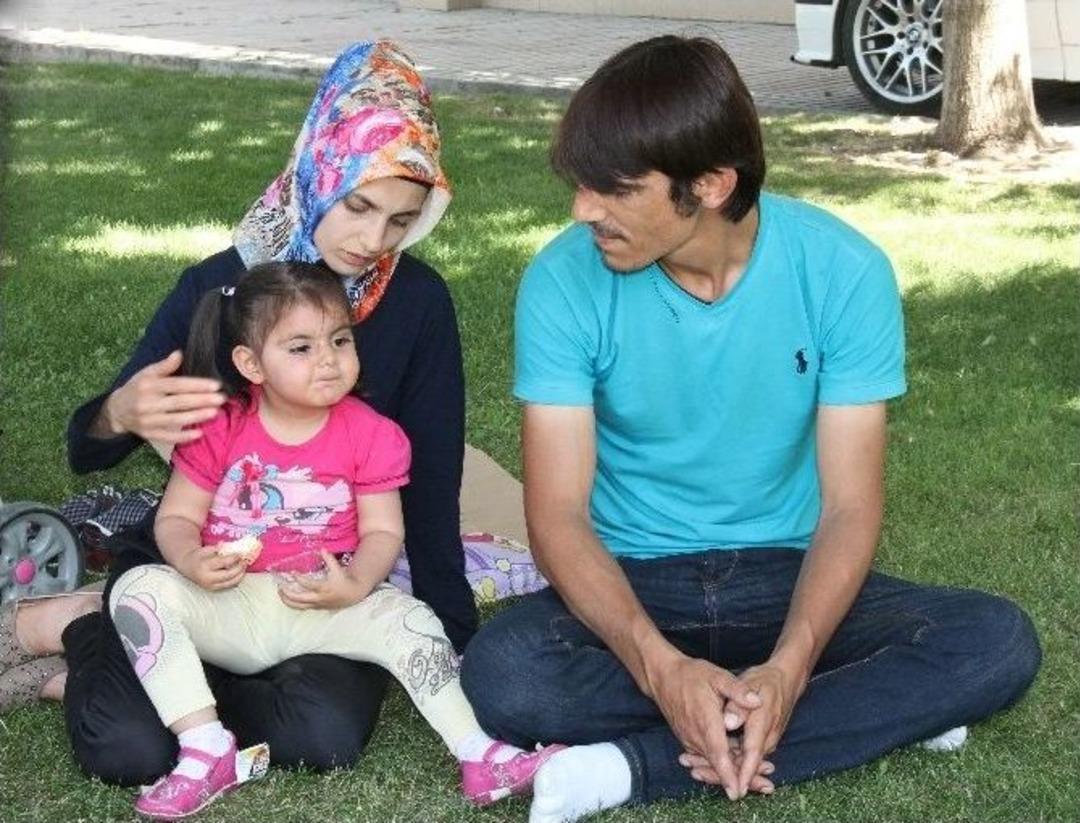 (&ouml;zel Haber) Televizyon Programında Evlenen &Ccedil;ift, Ramazanı Otogar&rsquo;da Ge&ccedil;iriyor