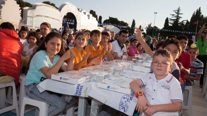 Binlerce &Ccedil;ocuk Aynı Sofrada Buluştu