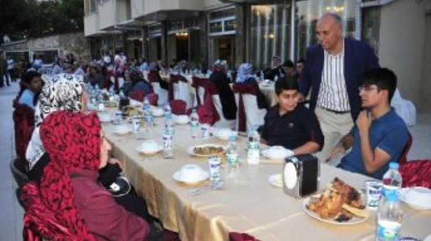 Karaman Belediyeden Yetim Ve &Ouml;ks&uuml;zlere İftar