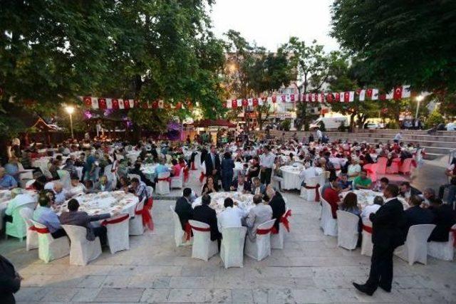 Kılıçdaroğlu, Yenimahalle'de Iftar Yaptı