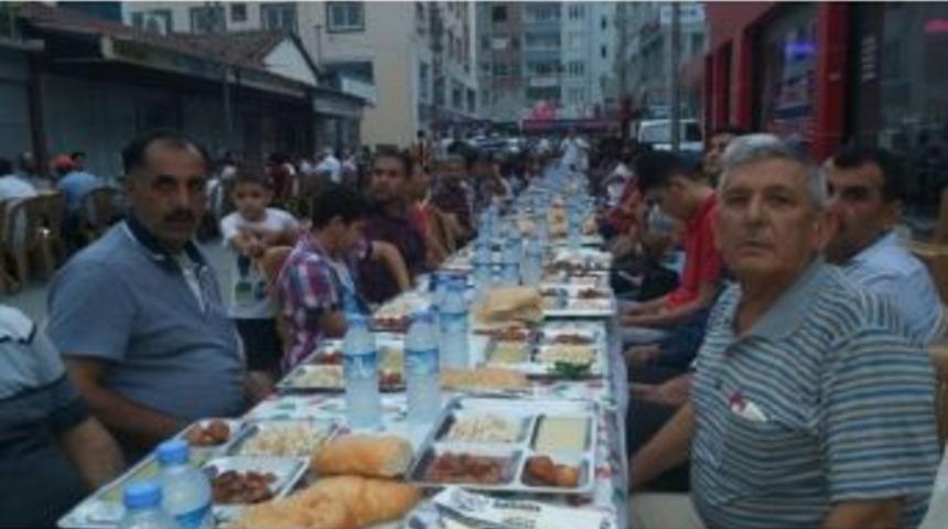 İhh Derneği Dörtyol’da İftar Verdi