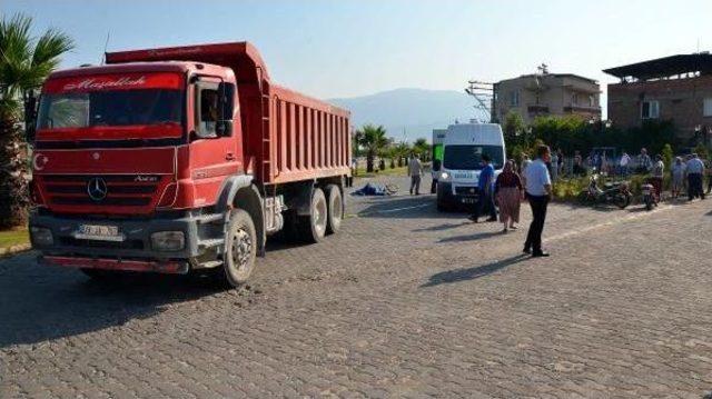 Kamyon Çarpan Bisiklet Sürücüsü Öldü