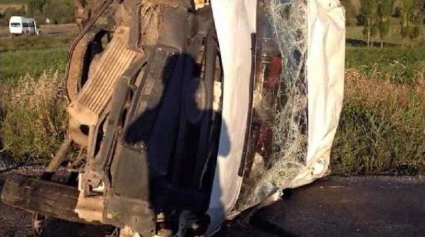 Minib&uuml;s Takla Attı: 2 &Ouml;l&uuml;