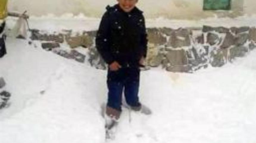 10 Yaşındaki &Ccedil;ocuk D&uuml;şt&uuml;ğ&uuml; Su Birikintisinde Boğularak Hayatını Kaybetti