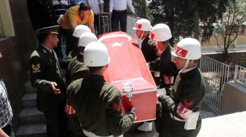 Suriye Sınırında Şehit Olan Asker Memleketine Uğurlanıyor
