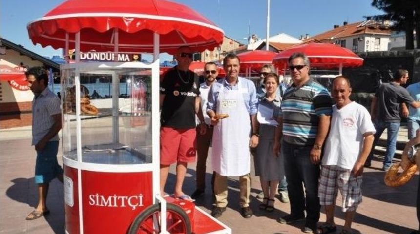 Ayvalık Belediyesi Simit Arabalarına Standart Getirdi